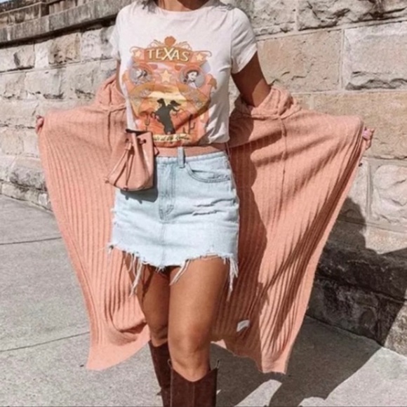 Vintage Texas Graphic Tee In The Perfect Print - Picture 7 of 10